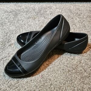CROCS Gianna Alice Black Slip-On Flats with Shiny Toe Caps (Size 8)